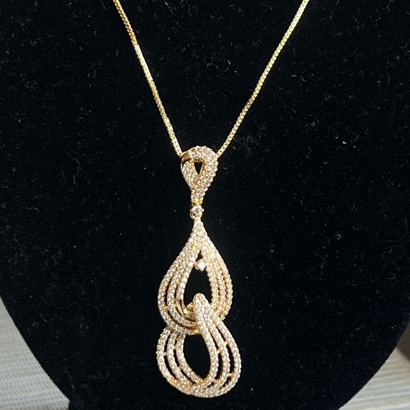 Gold and Silver twisted Pendant Necklace - Picture 2 of 2